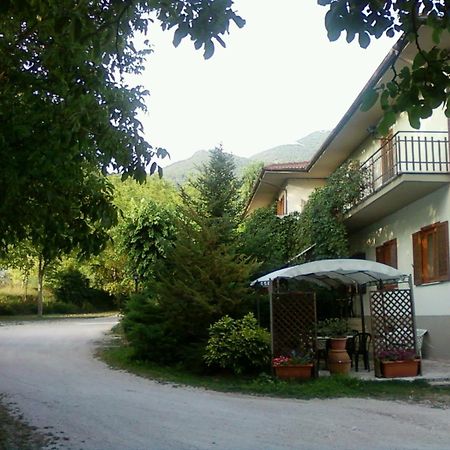 Albergo-Ristorante"Parco Alle Noci"Tra La Cascata Delle Marmore,Labro E Valle Santa Di S Francesco Rivodutri Exterior foto