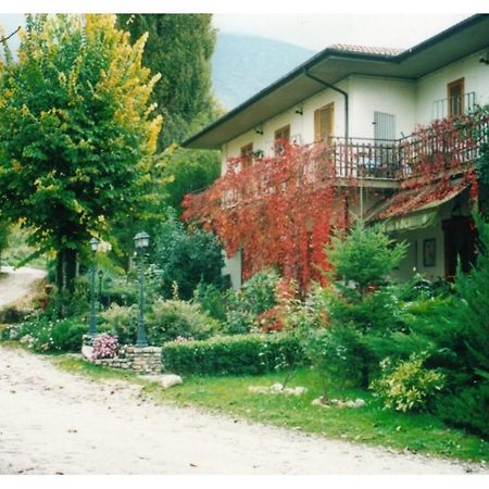 Albergo-Ristorante"Parco Alle Noci"Tra La Cascata Delle Marmore,Labro E Valle Santa Di S Francesco Rivodutri Exterior foto