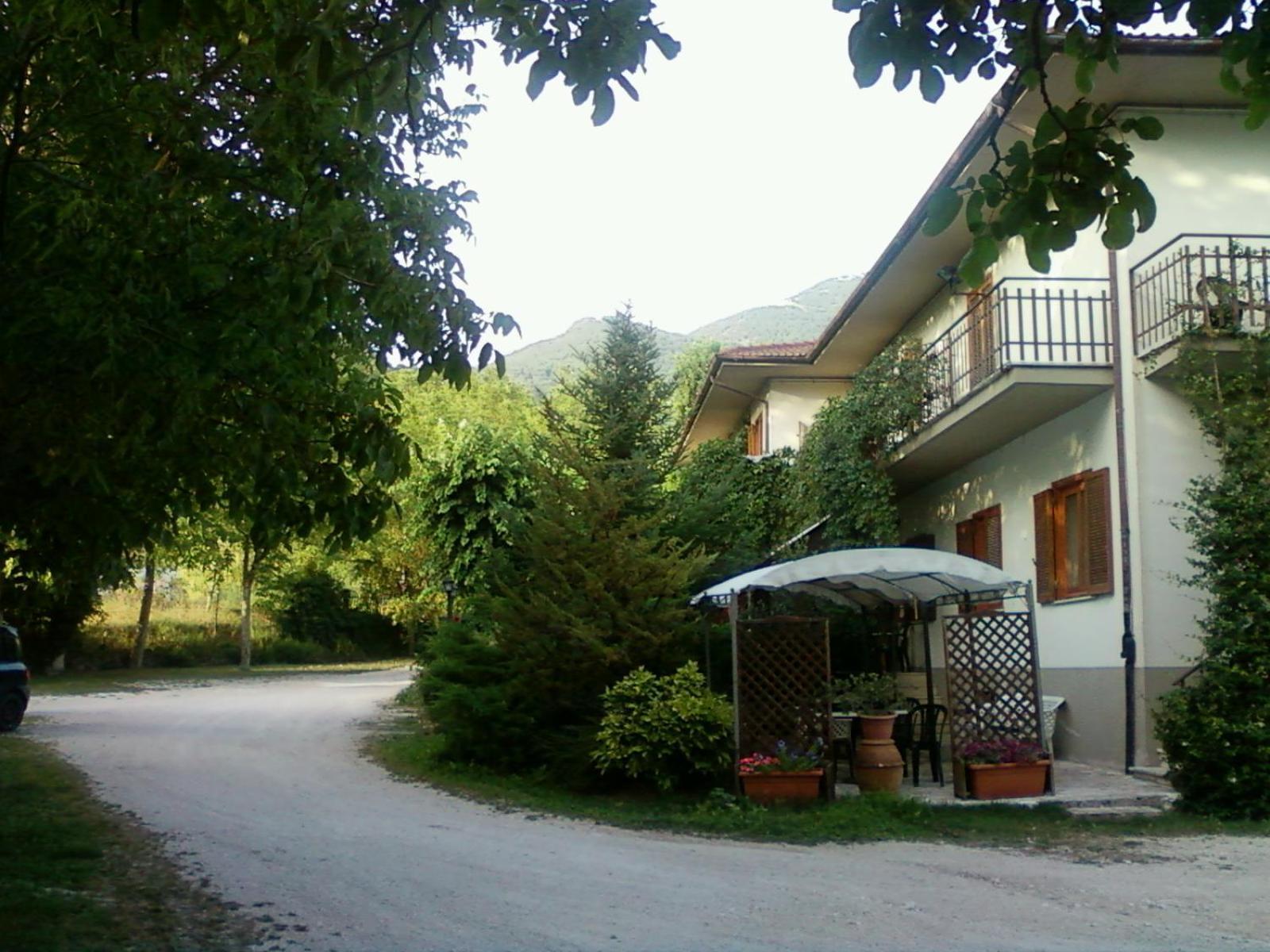 Albergo-Ristorante"Parco Alle Noci"Tra La Cascata Delle Marmore,Labro E Valle Santa Di S Francesco Rivodutri Exterior foto